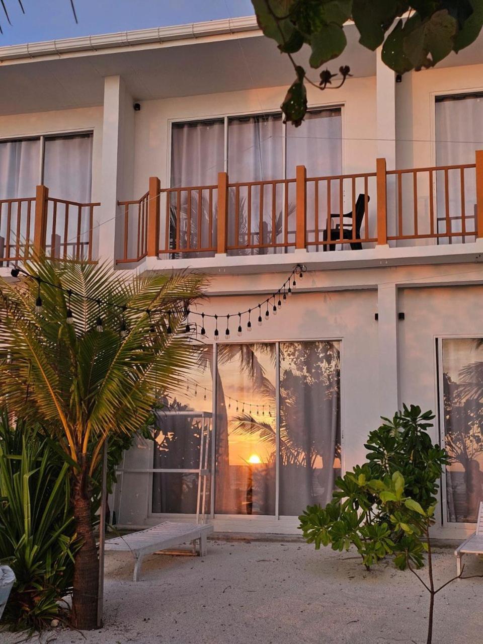 דיפושי The Sunset Villa מראה חיצוני תמונה